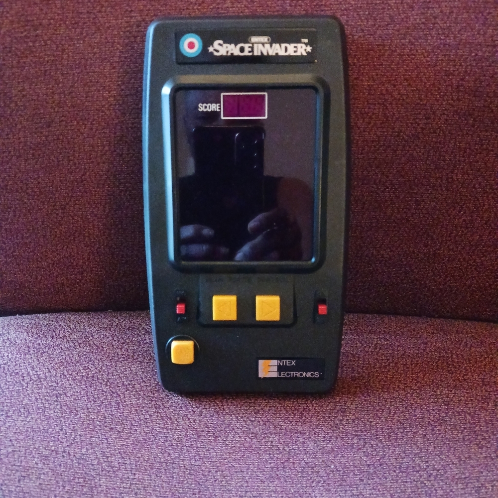 Entex Space Invader Handheld Game - Picture 2 of 3
